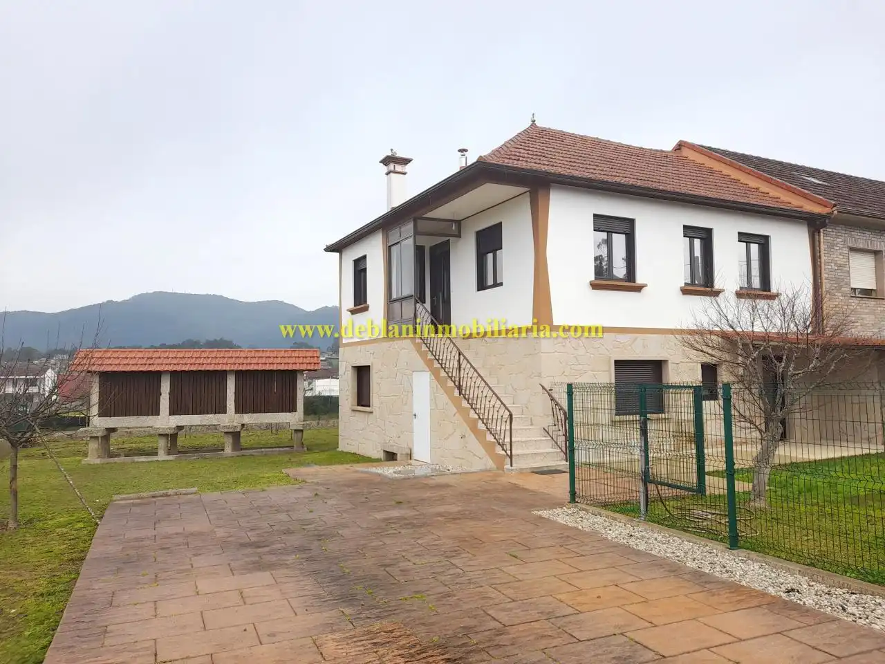 Außenansicht von Haus oder Chalet zur Miete in Tui mit Heizung, Privatgarten und Abstellraum