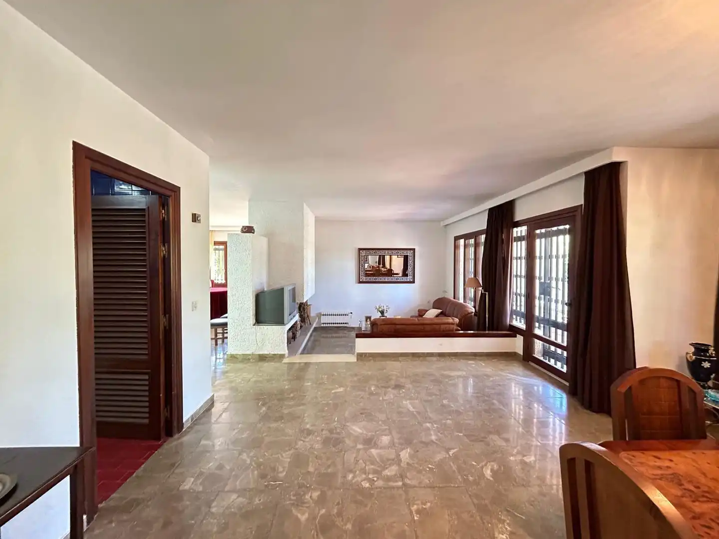 Sala d'estar de Casa o xalet en venda en Villanueva del Rosario amb Aire condicionat, Jardí privat i Terrassa