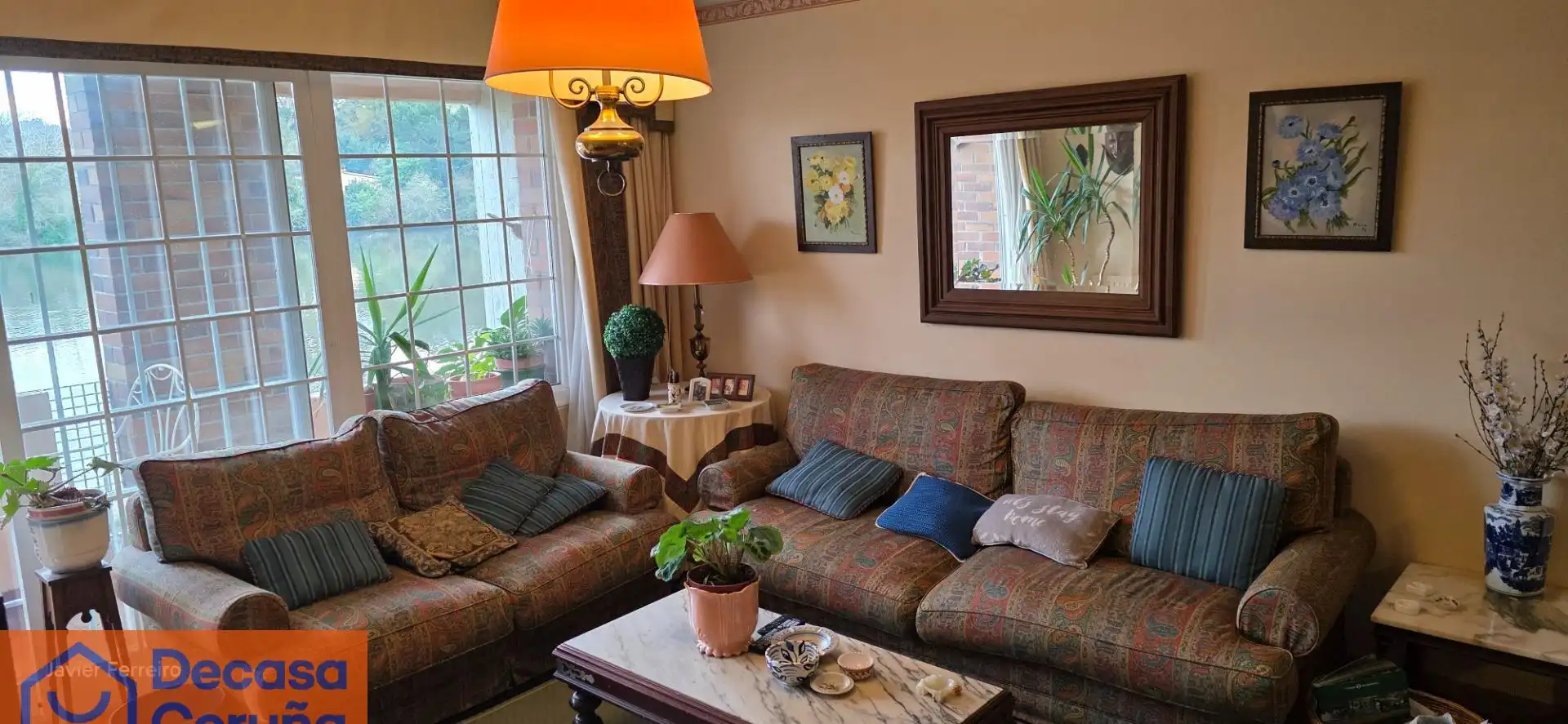 Sala de estar de Piso en venta en Oleiros con Calefacción, Terraza y Trastero