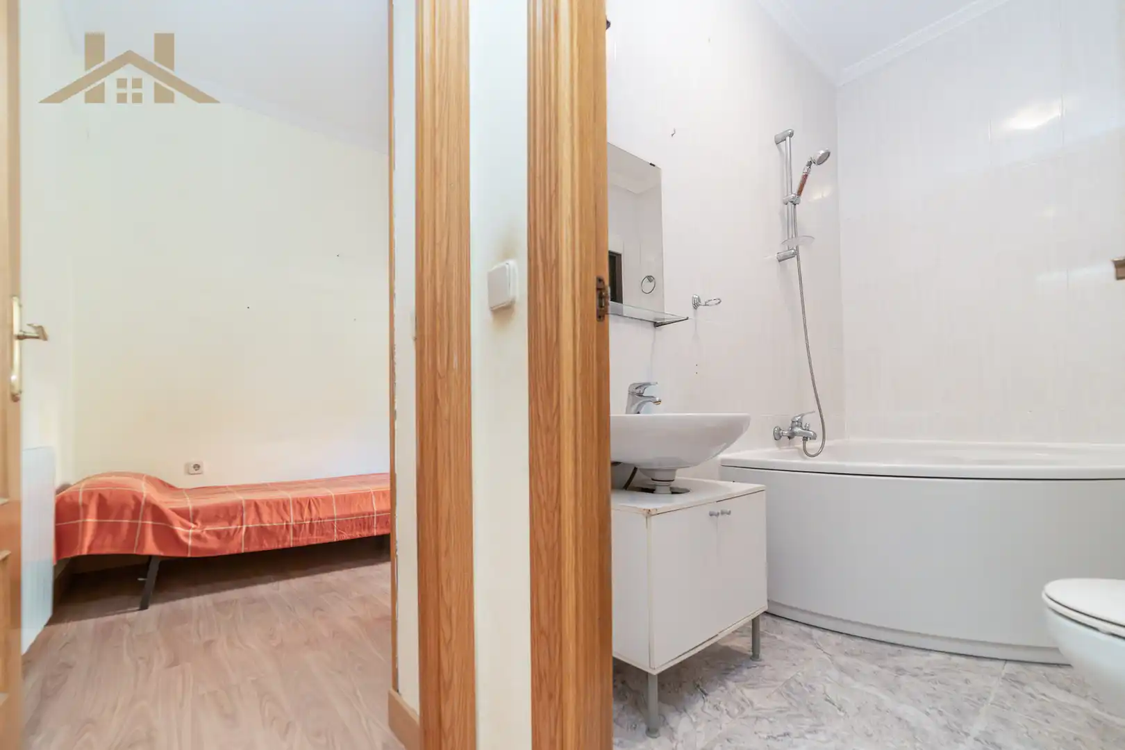 Bathroom of Ground floor for sale in Valdemoro  with Heating, Furnished and Oven