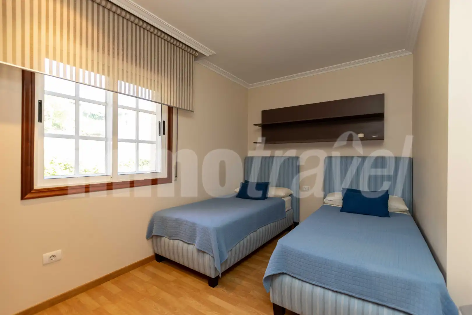 Dormitori de Casa adosada de lloguer en Sanxenxo amb Jardí privat, Terrassa i Moblat