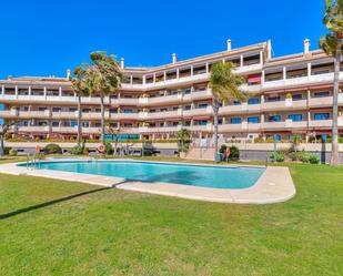 Vista exterior de Àtic en venda en Fuengirola amb Aire condicionat, Calefacció i Jardí privat