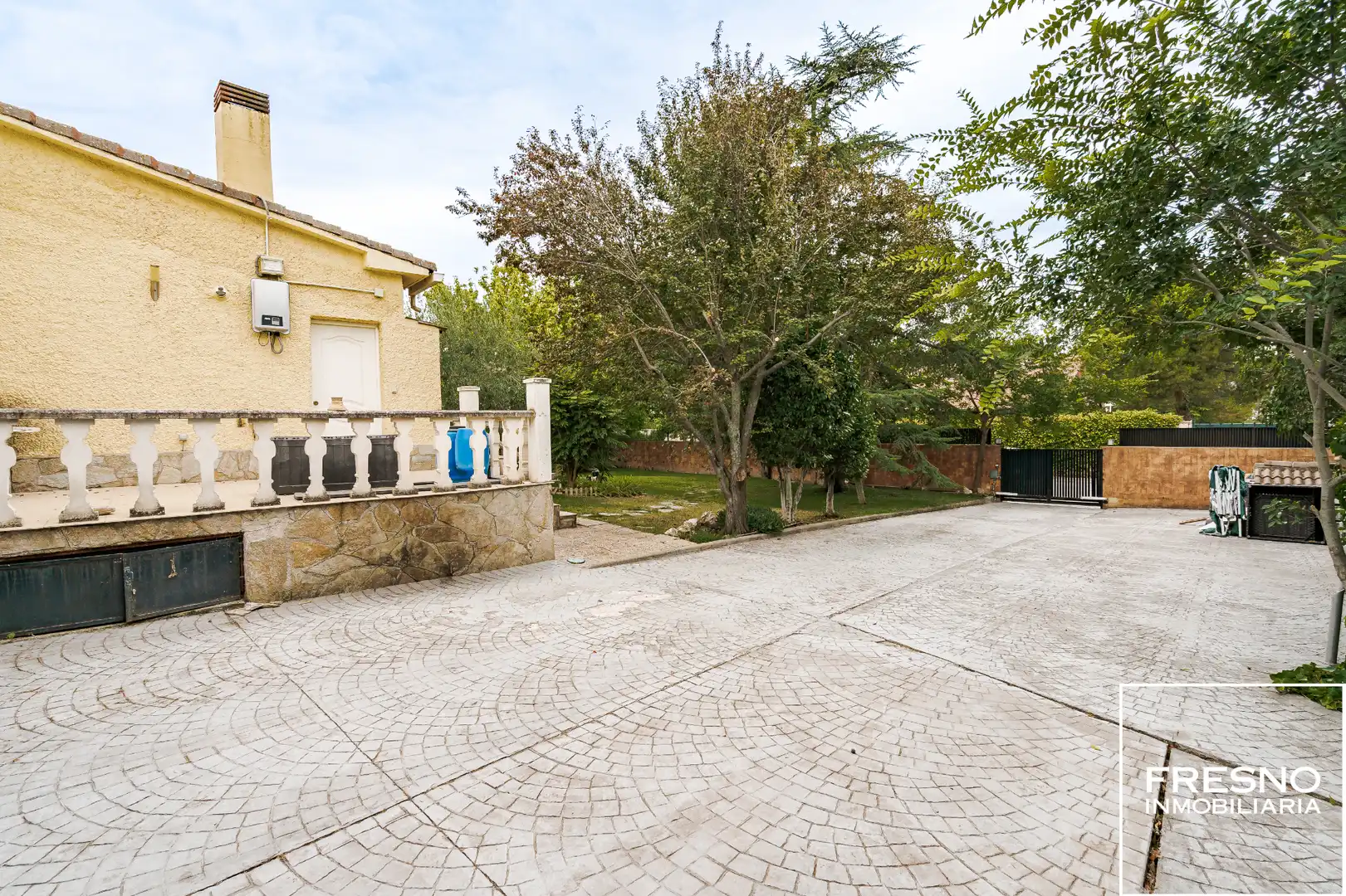 Vista exterior de Casa o xalet en venda en Paracuellos de Jarama amb Aire condicionat, Calefacció i Jardí privat