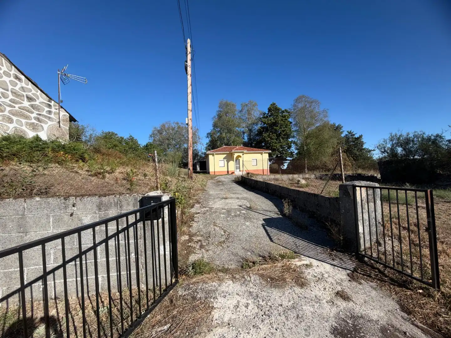 Casa rústica amb jardí en venda a Montederramo