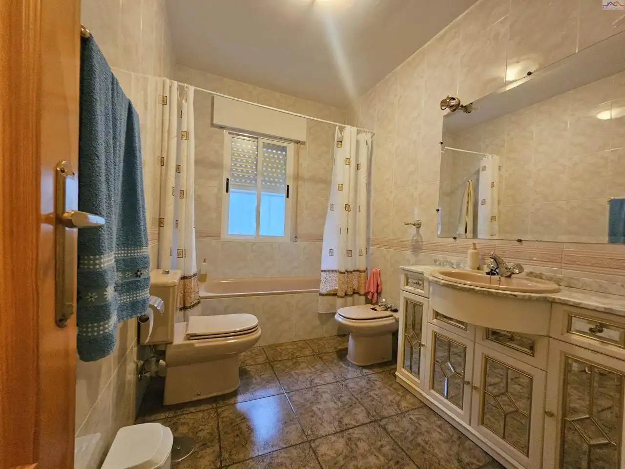 Baño de Casa o chalet en venta en Villa del Prado con Calefacción, Terraza y Trastero