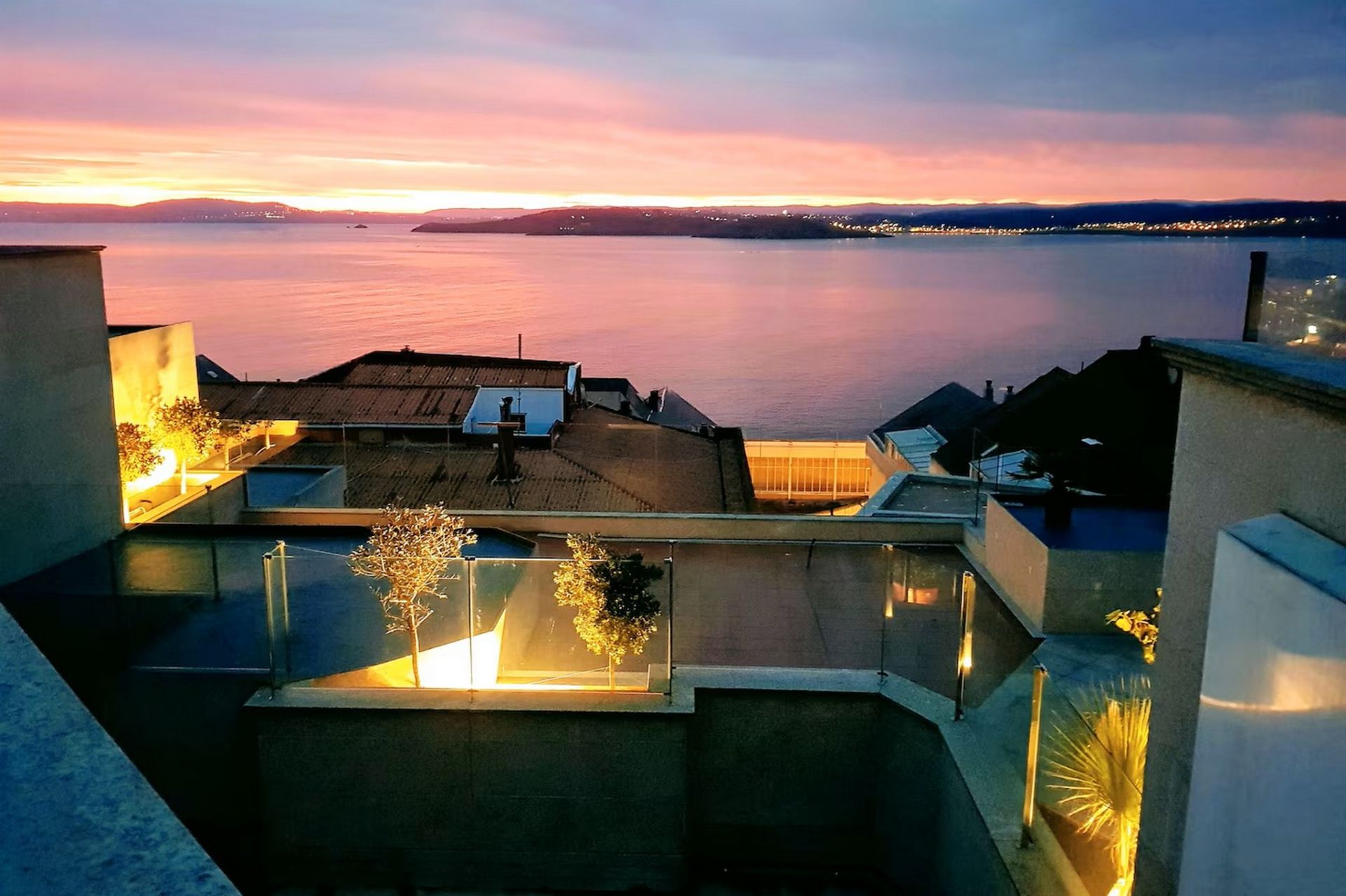 Exterior view of Flat to rent in A Coruña Capital   with Air Conditioner, Furnished and TV