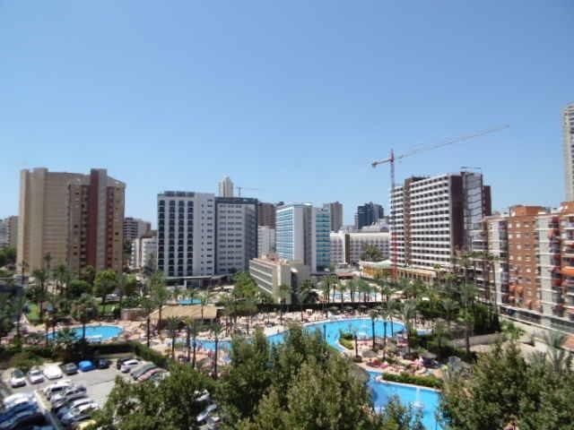 Vista exterior de Apartament en venda en Benidorm amb Aire condicionat, Jardí privat i Terrassa