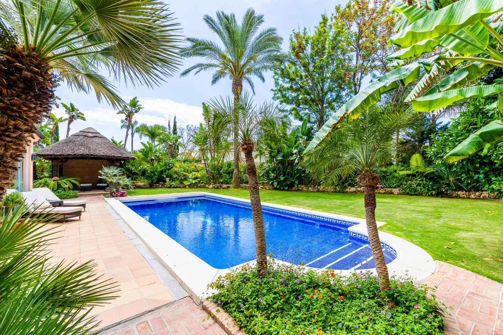 Piscina de Casa o xalet en venda en Marbella amb Aire condicionat, Jardí privat i Terrassa