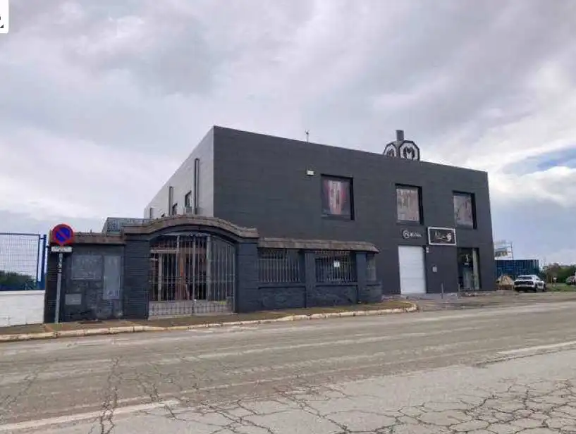 Local comercial en venta en Av Bahía de Algeciras, imagen 2