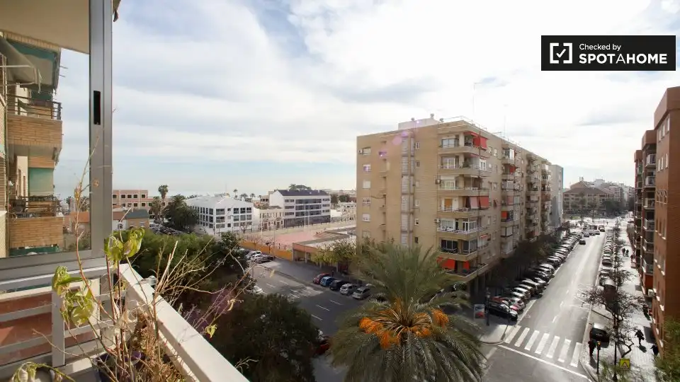 Vista exterior de Piso de alquiler en Valencia con Aire acondicionado, Calefacción y Amueblado