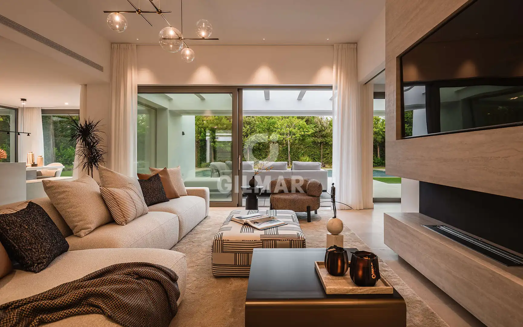 Sala de estar de Casa o chalet en venta en Estepona con Calefacción, Jardín privado y Piscina
