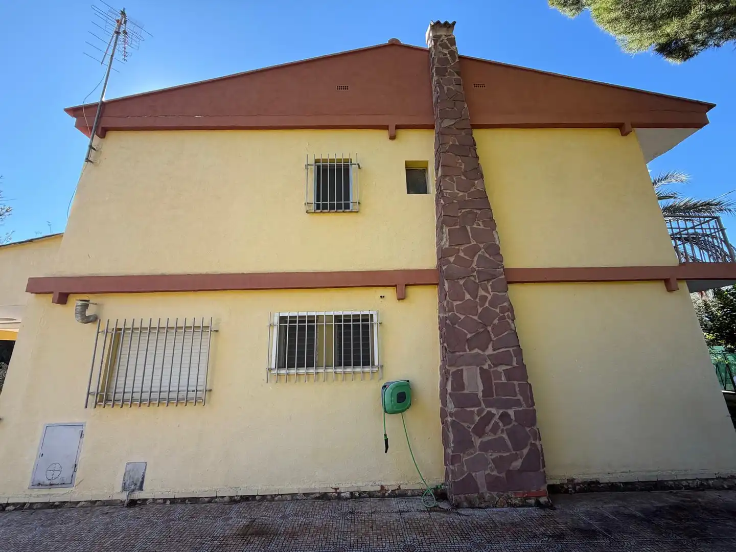 Vista exterior de Casa adosada en venta en Olocau con Jardín privado, Terraza y Piscina