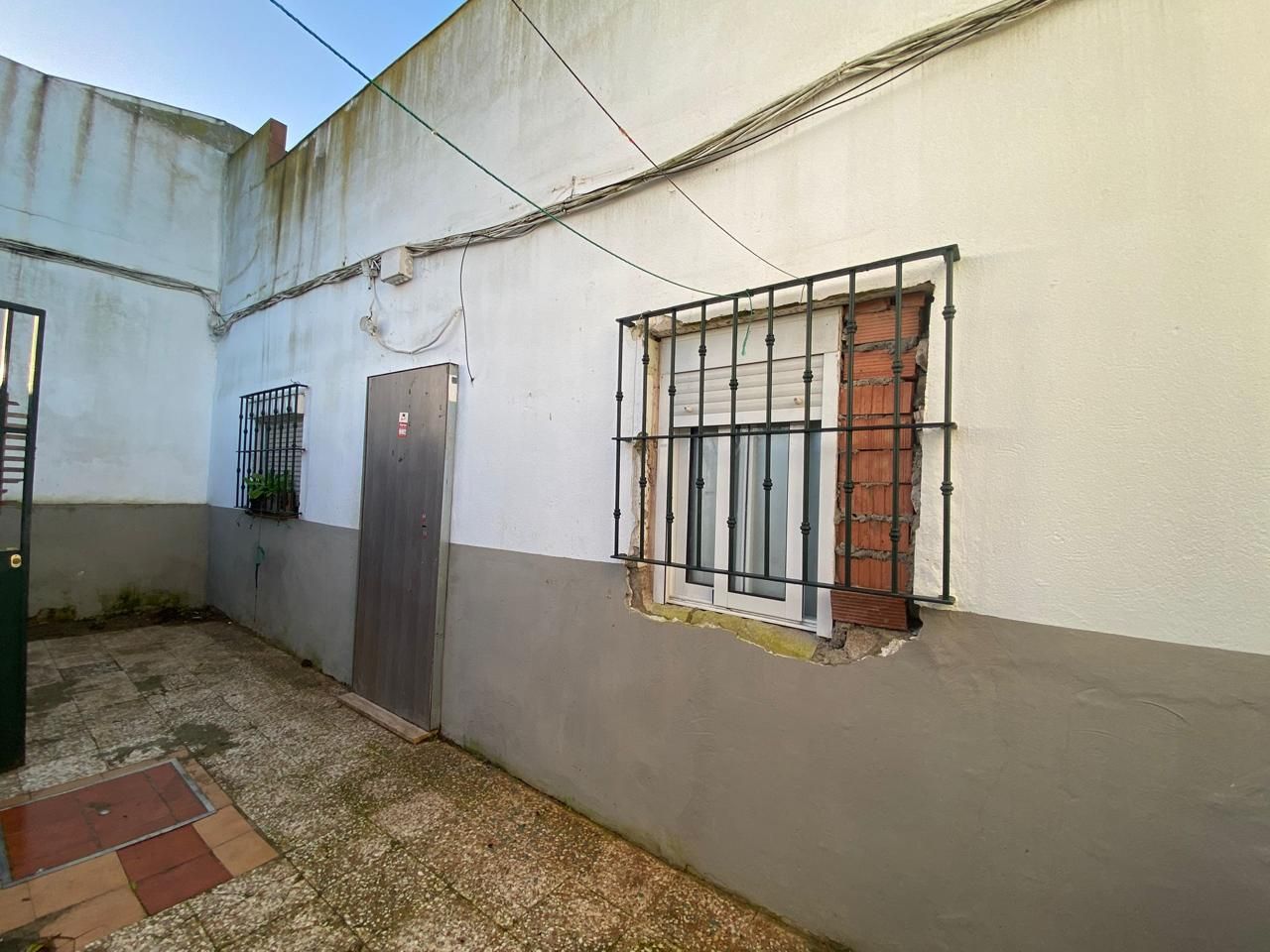 Exterior view of House or chalet for sale in Dos Hermanas