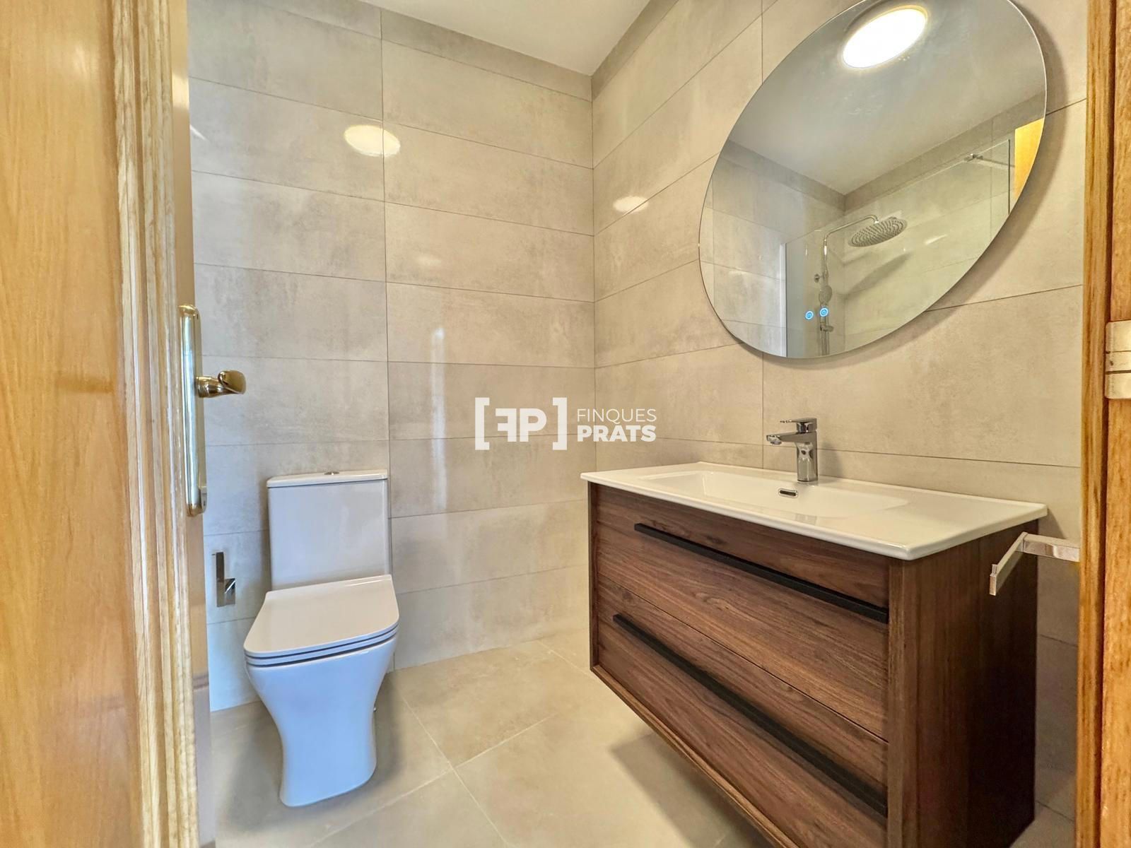 Pis de lloguer a missions, Instituts - Universitat