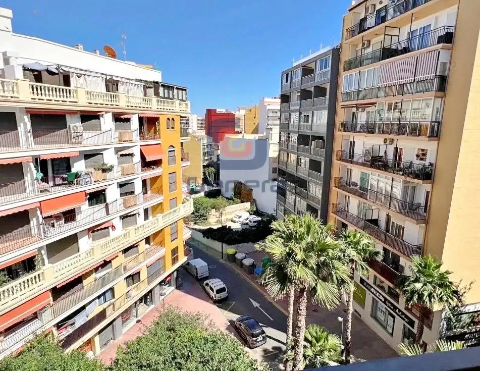 Außenansicht von Wohnung zum Verkauf in Calpe / Calp mit Klimaanlage, Terrasse und Möbliert