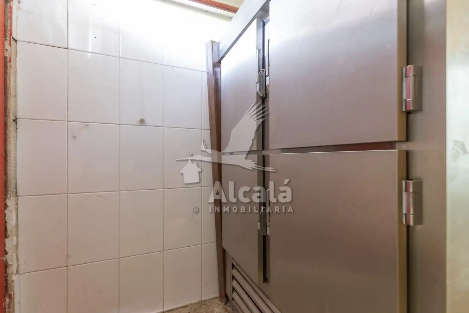 Cocina de Local en venta en Alcalá de Henares