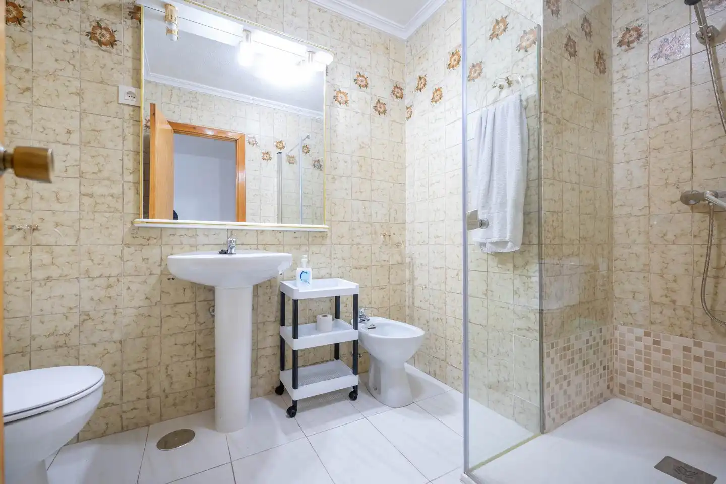 Baño de Piso de alquiler en Ávila con Calefacción y Amueblado