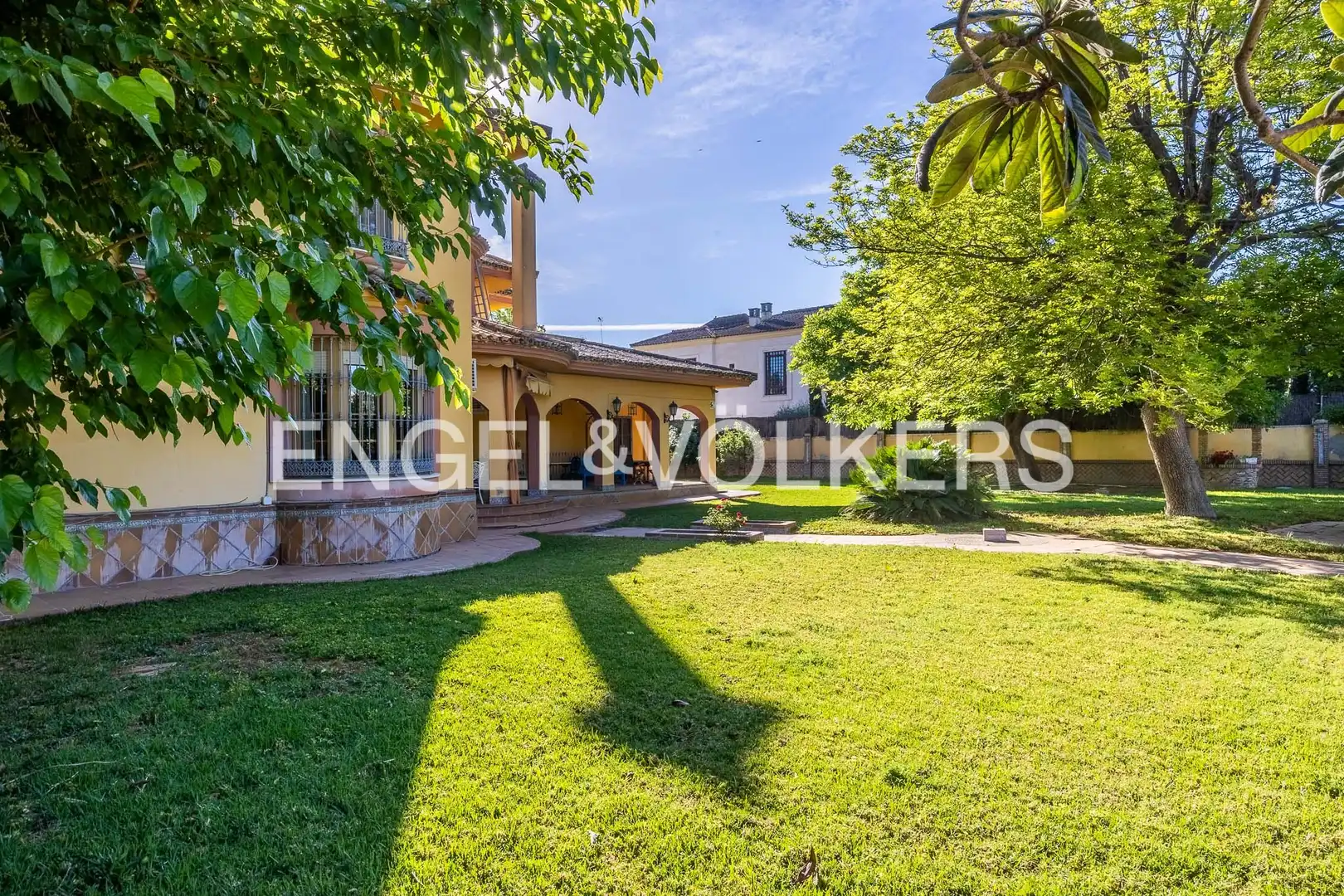 Exterior view of Houses for sale in Sevilla  with Air Conditioner, Heating and Private garden