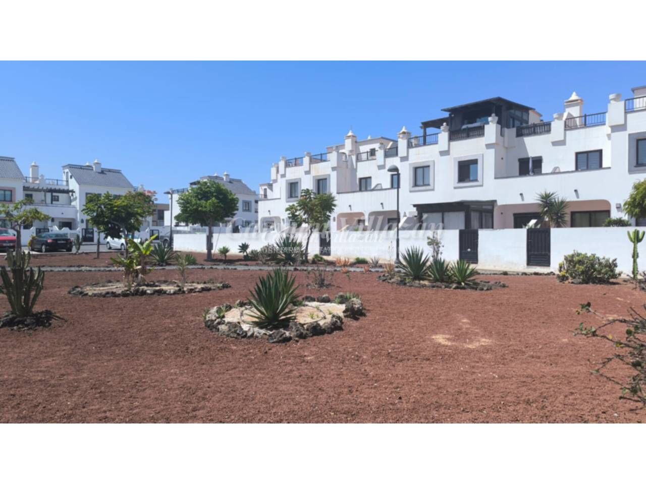 Exterior view of Single-family semi-detached for sale in La Oliva  with Terrace, Furnished and Community pool