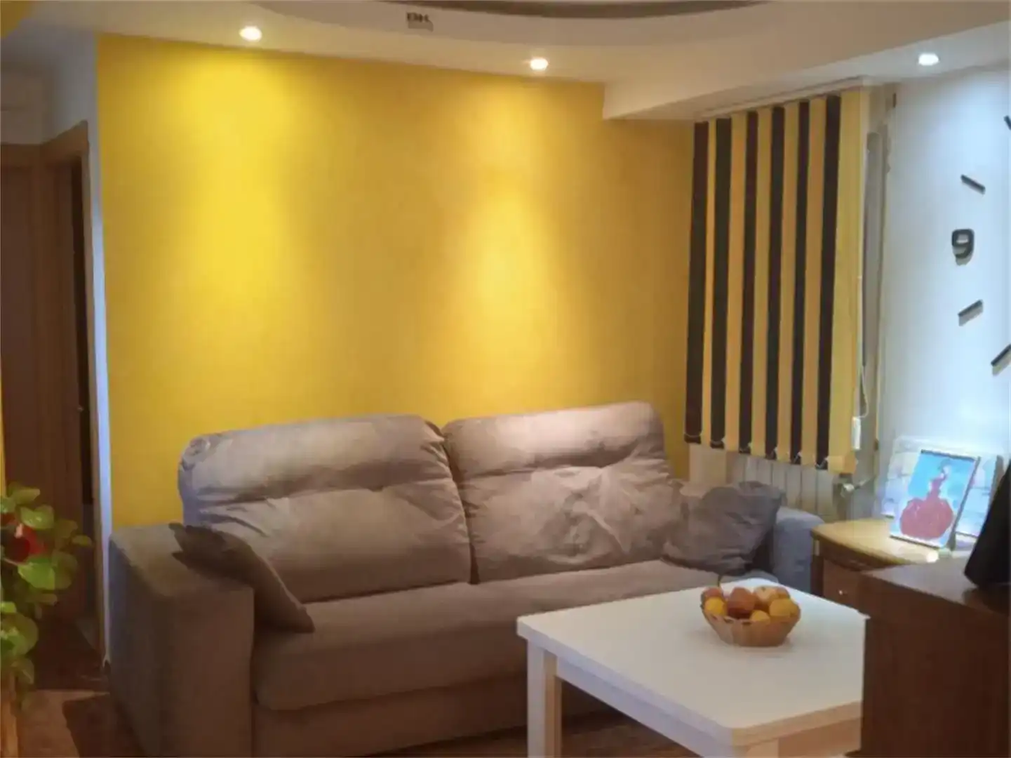 Sala d'estar de Apartament en venda en Aguilar de Campoo amb Parquet i Moblat