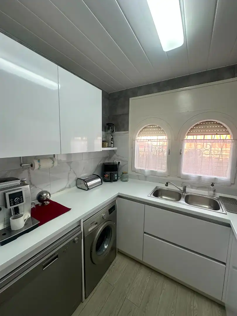 Cuina de Casa o xalet en venda en Mont-roig del Camp amb Aire condicionat, Jardí privat i Terrassa