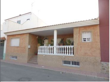 Casa con balcón en venta en Calle Zurbarán 44