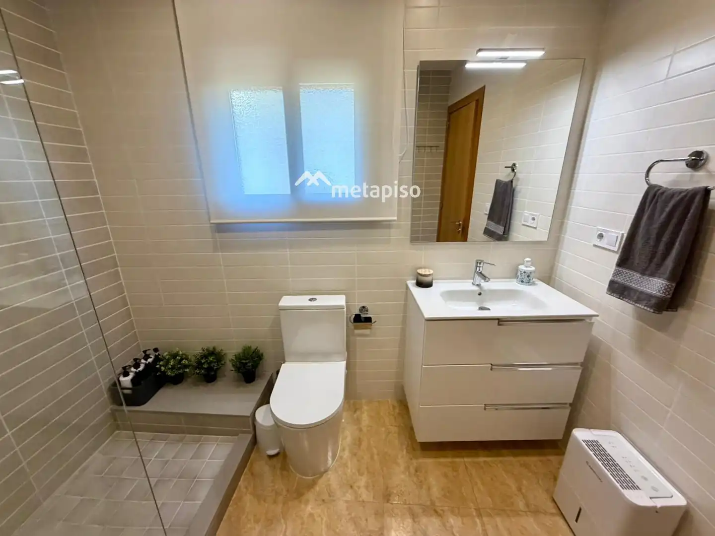 Baño de Casa adosada en venta en Santa Margarida I Els Monjos con Aire acondicionado, Calefacción y Terraza