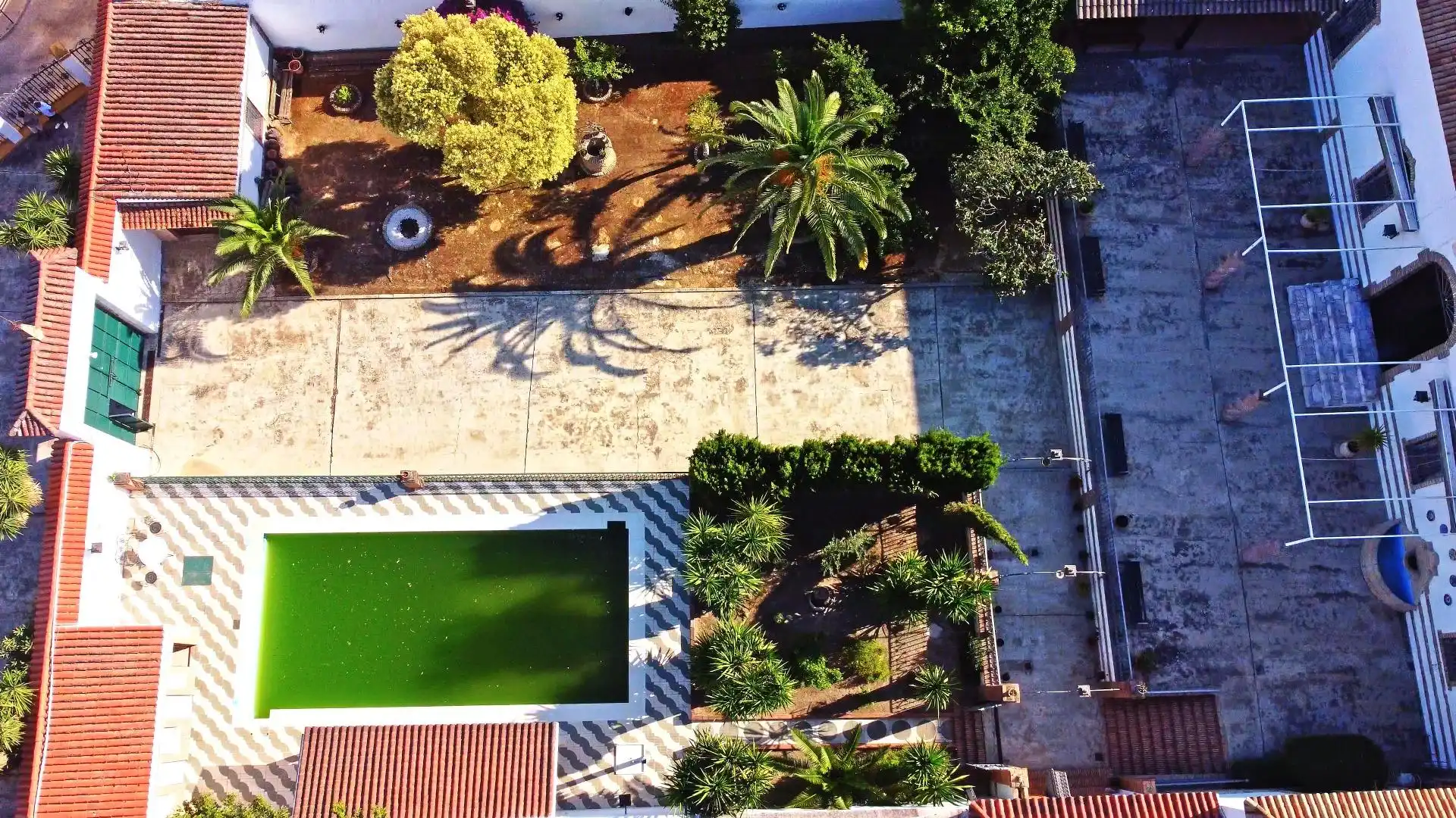 Piscina de Nave industrial en venta en Aguilar de la Frontera