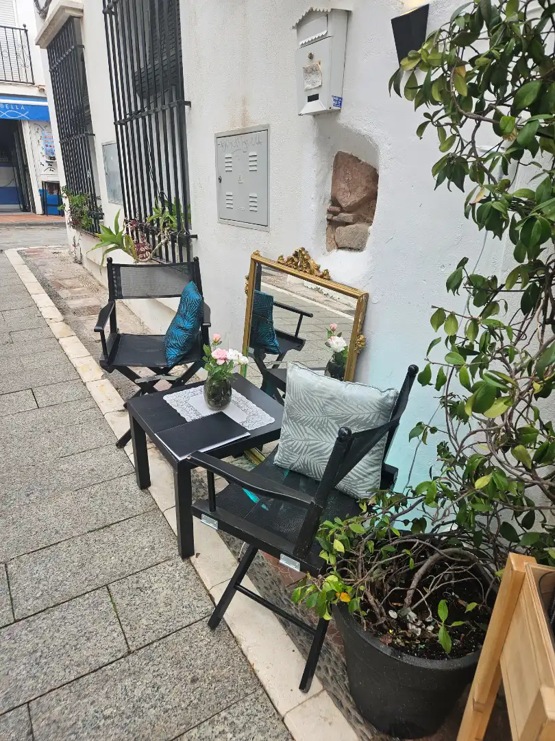 Terrasse von Geschaftsraum zur ubertragung in Marbella mit Klimaanlage, Terrasse und Möbliert
