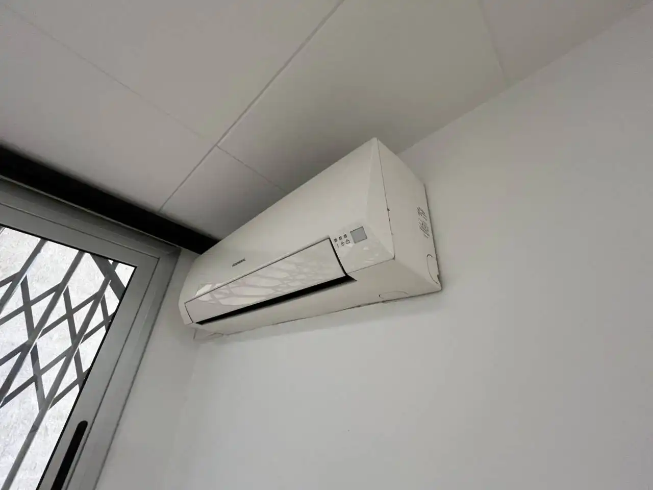 Büro zur Miete in Barcelona mit Klimaanlage, Heizung und Alarm