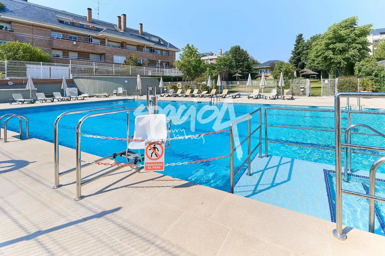 Schwimmbecken von Dachboden zum Verkauf in Majadahonda mit Heizung, Terrasse und Abstellraum