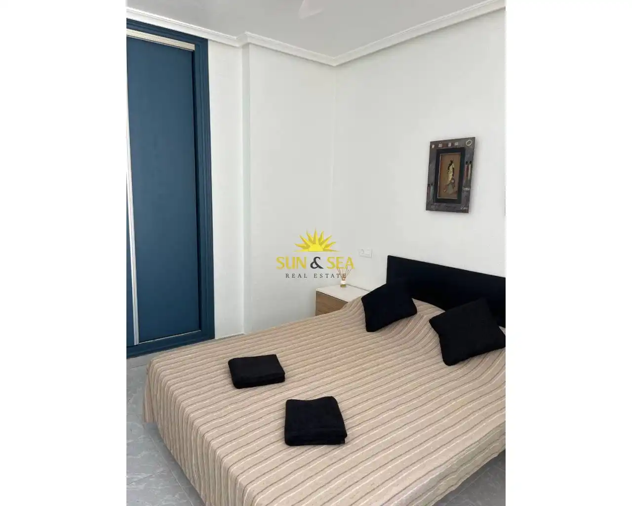 Habitación de Apartamento de alquiler en Torrevieja con Aire acondicionado, Calefacción y Horno