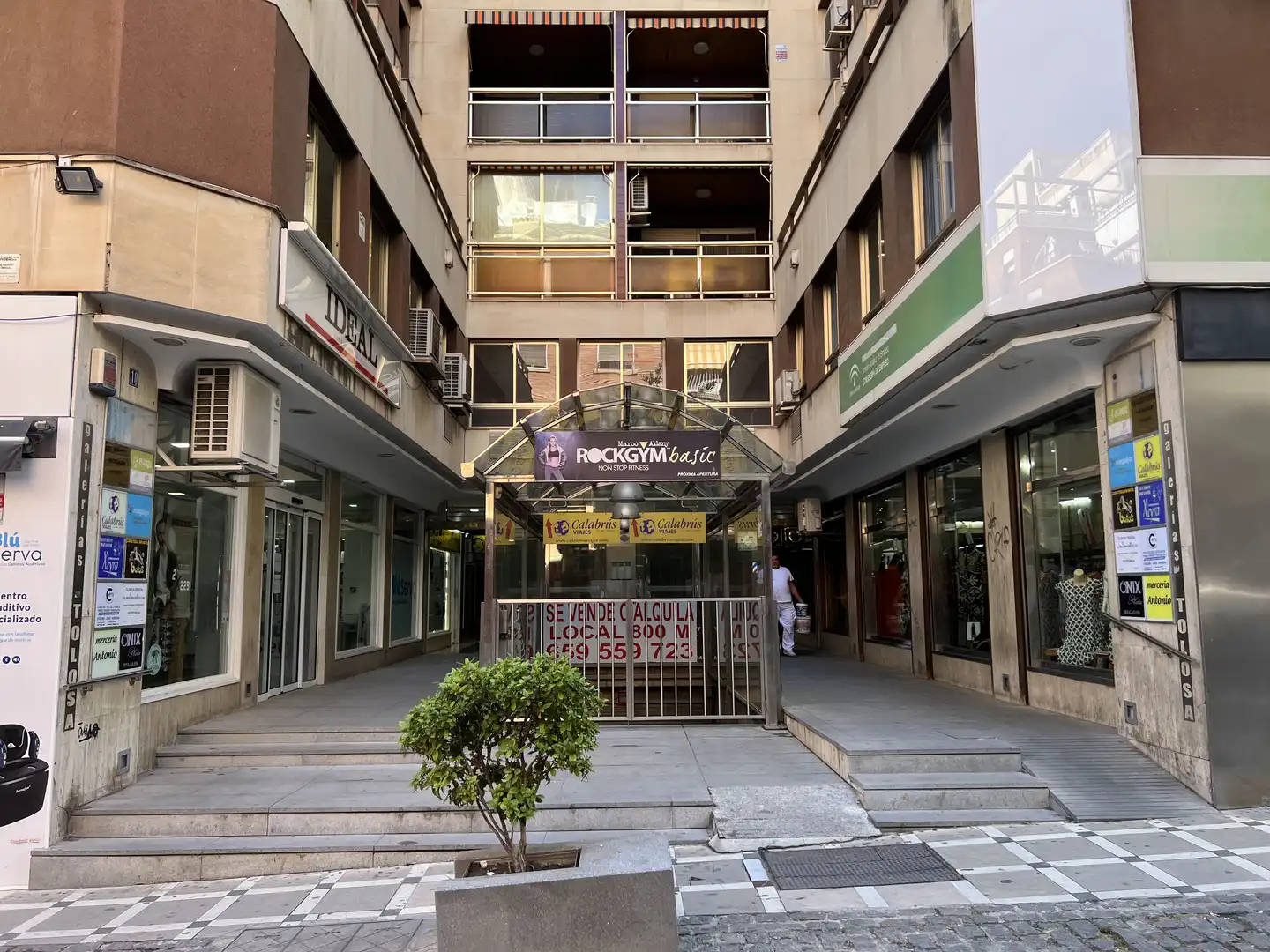 Vista exterior de Local en venda en Jaén