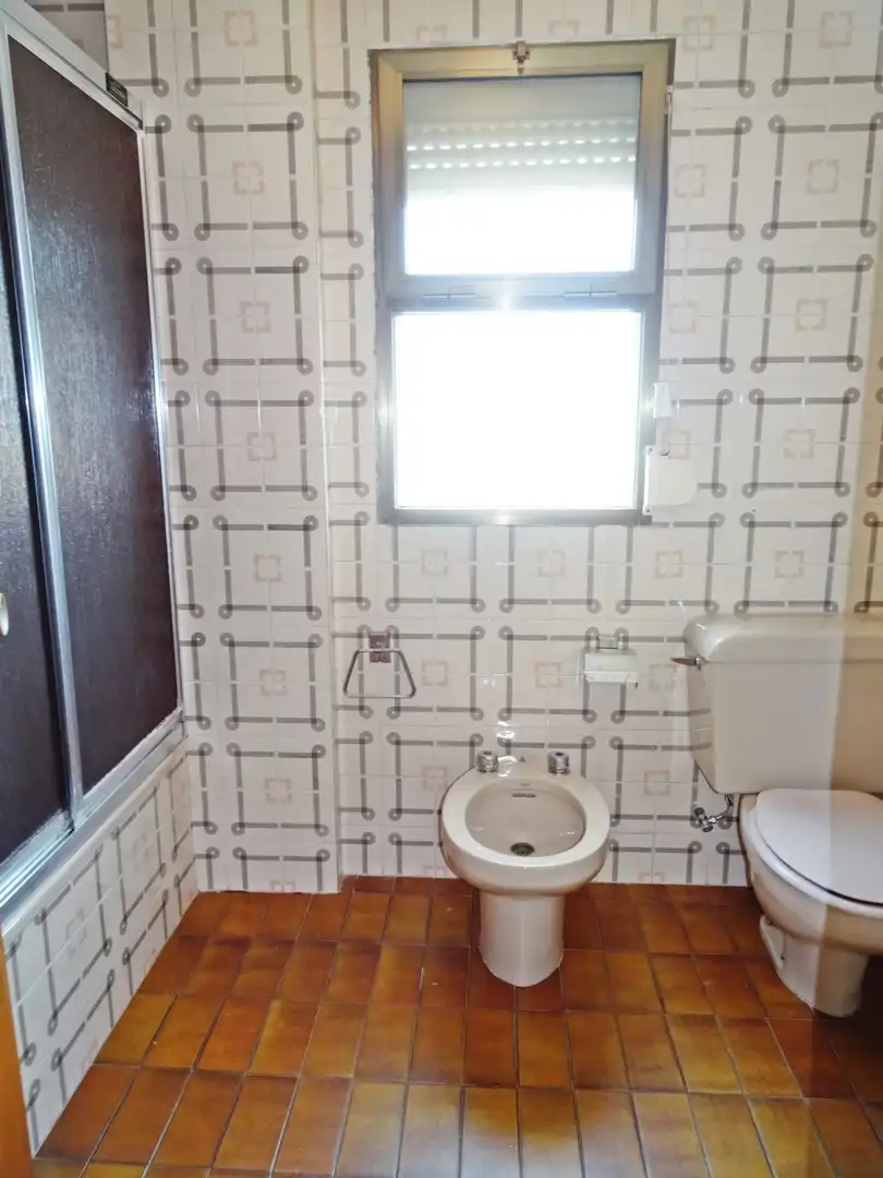 Bany de Apartament de lloguer en Gandia amb Aire condicionat, Terrassa i Moblat