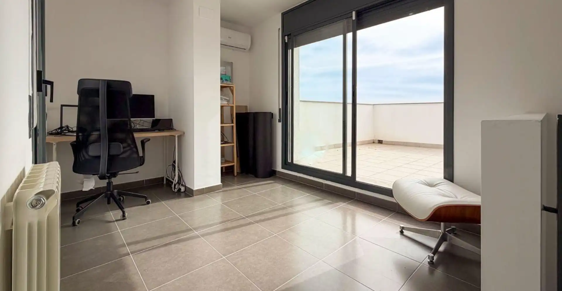 Einfamilien-Reihenhaus zur Miete in Vilanova i la Geltrú mit Klimaanlage, Heizung und Privatgarten