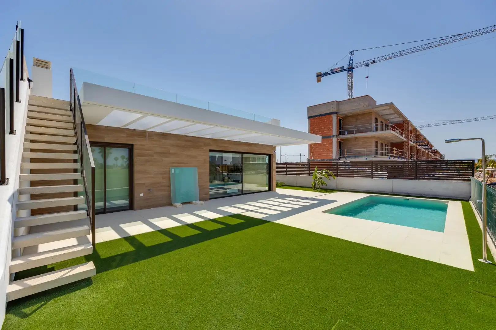 Piscina de Casa o xalet en venda en Los Alcázares amb Aire condicionat, Jardí privat i Terrassa