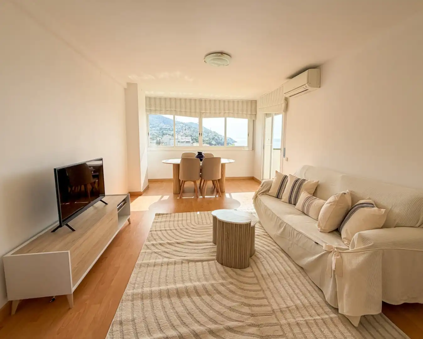 Sala d'estar de Pis en venda en Sitges amb Aire condicionat, Calefacció i Jardí privat