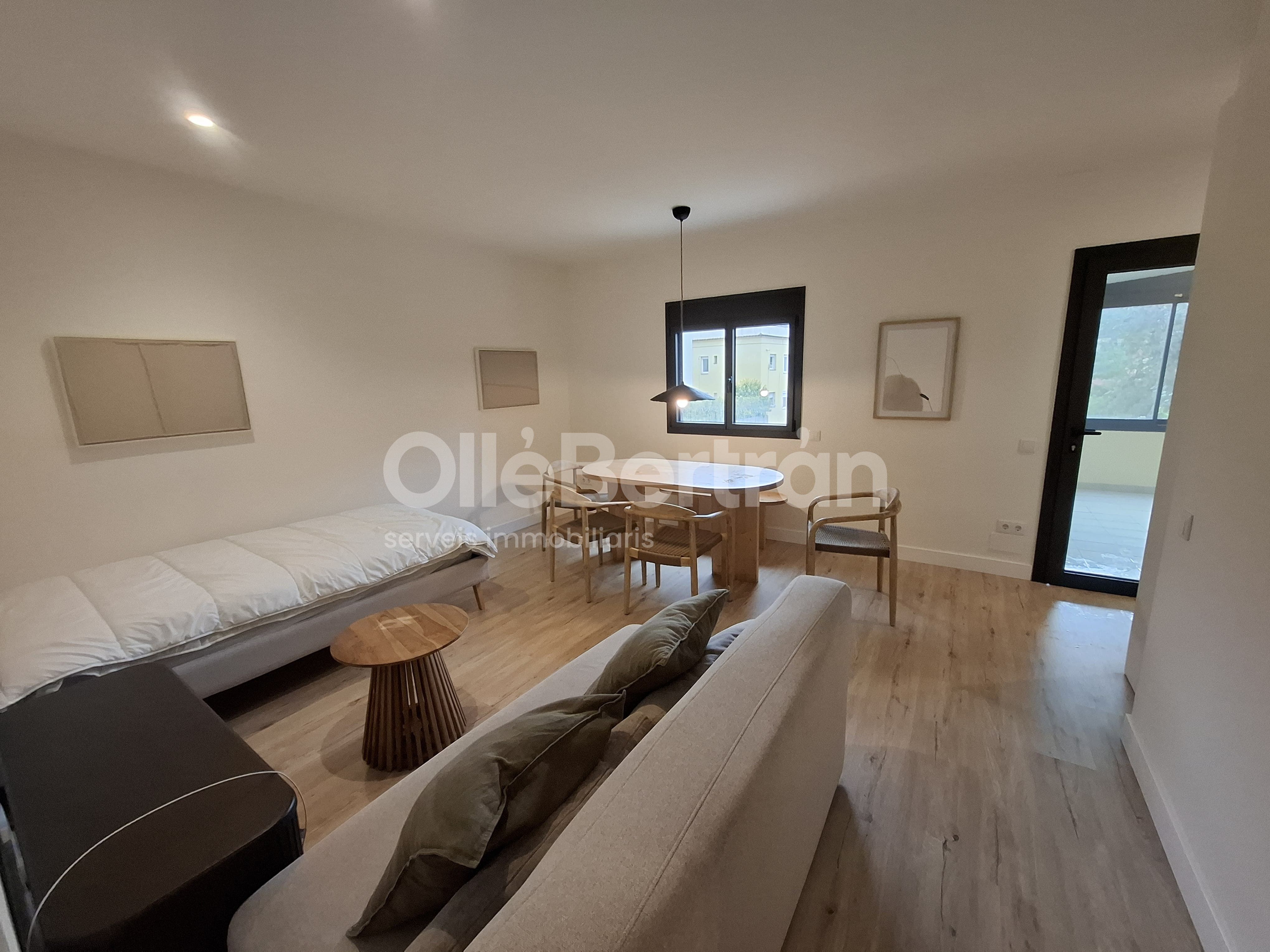 Living room of Duplex for rent in  Barcelona Capital  with Heating, Terrace and Storage room