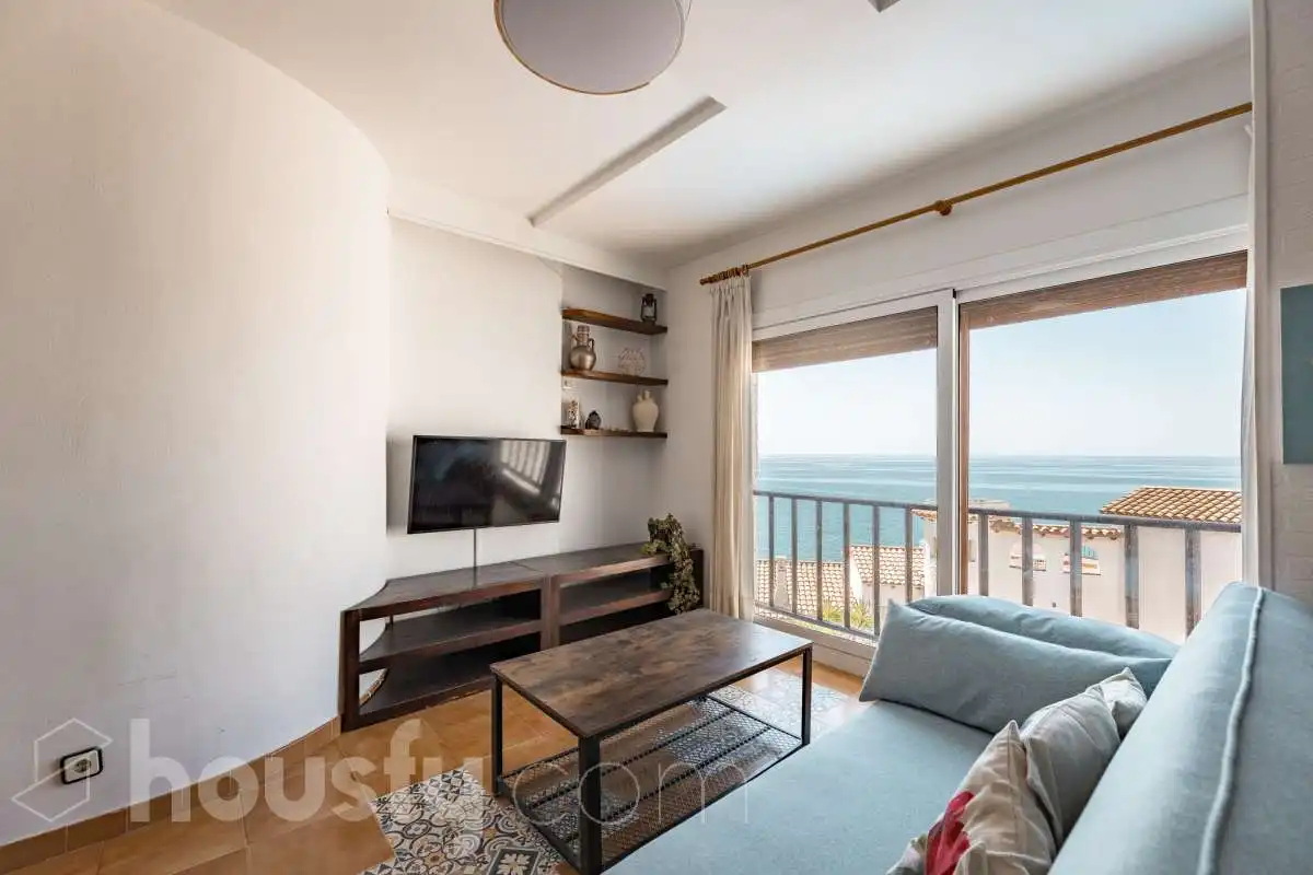 Sala de estar de Piso en venta en Sitges con Trastero, Amueblado y Piscina comunitaria
