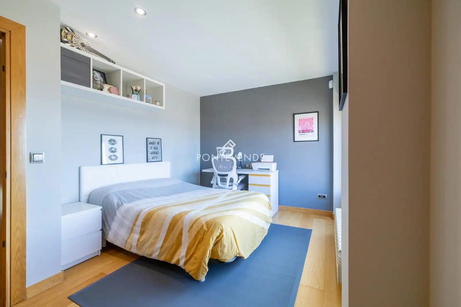 Dormitori de Casa o xalet en venda en Vigo  amb Calefacció, Jardí privat i Terrassa