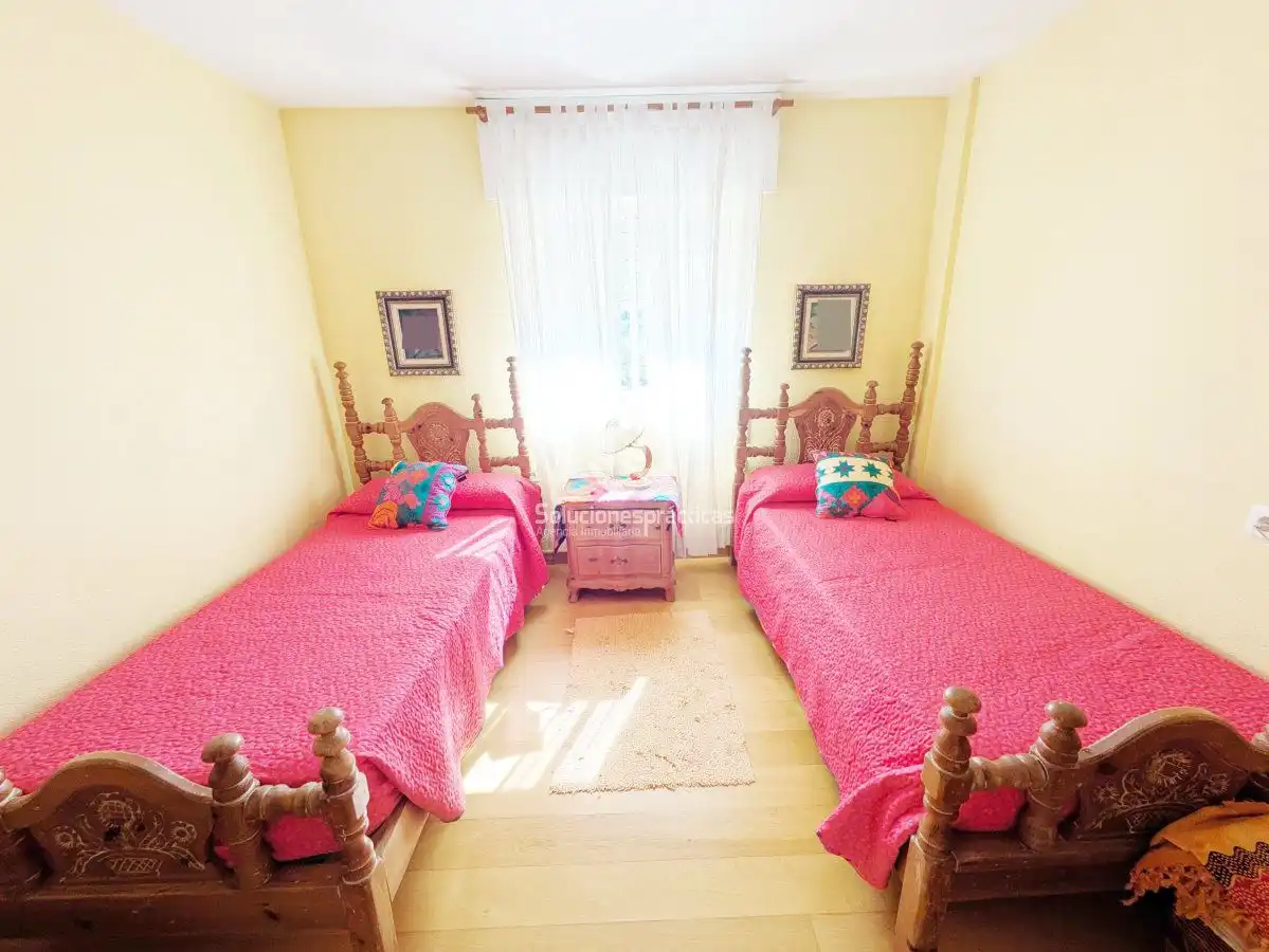 Dormitori de Casa o xalet en venda en Jaén amb Aire condicionat, Terrassa i Traster