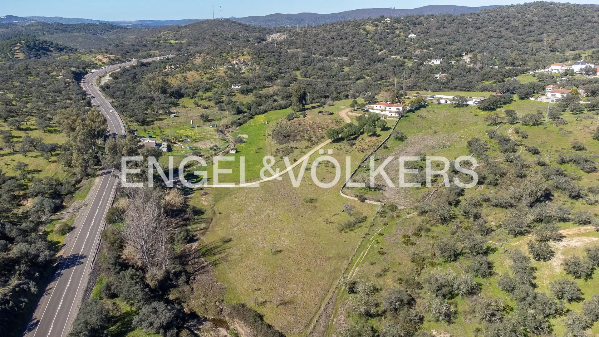 Finca rústica en venta en El Castillo de las Guardas con Aire acondicionado, Calefacción y Jardín privado