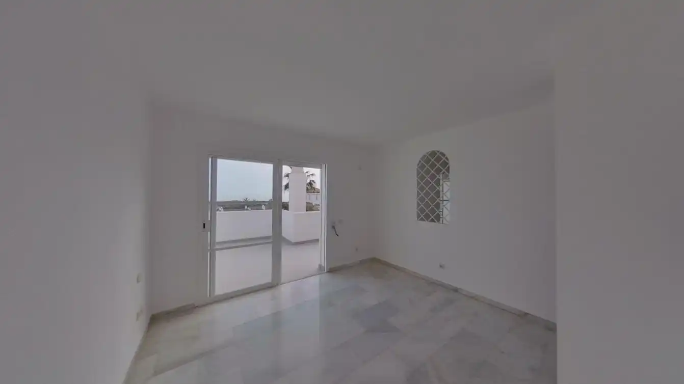 Casa adosada en venda en Estepona amb Aire condicionat i Piscina