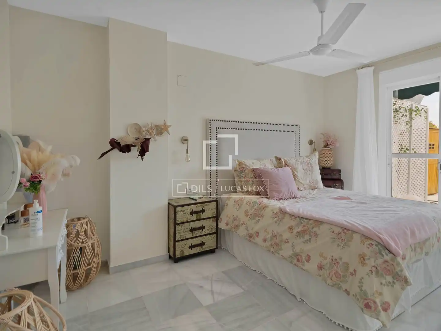 Dormitori de Àtic en venda en Marbella amb Aire condicionat, Calefacció i Jardí privat