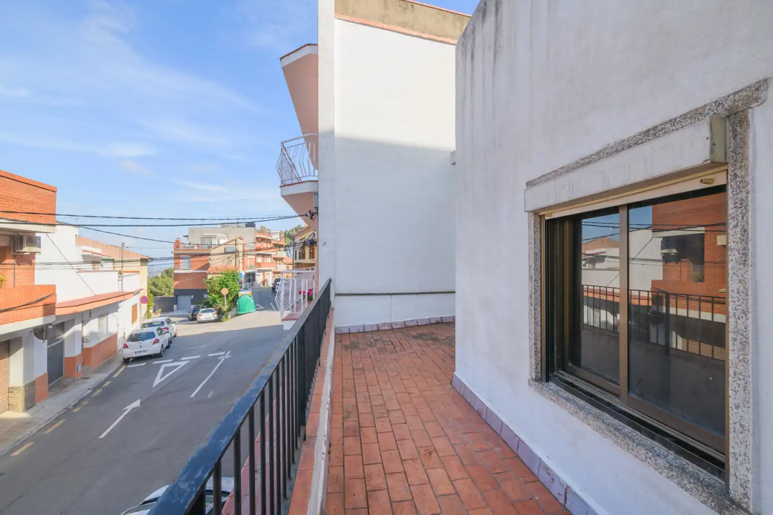 Vista exterior de Casa adosada en venda en Sant Climent de Llobregat amb Terrassa i Balcó