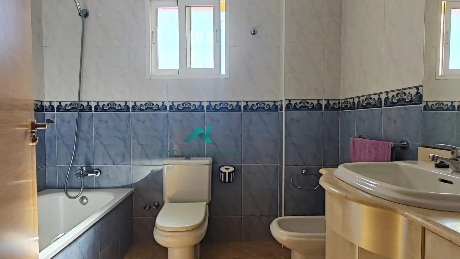 Bany de Casa o xalet en venda en Cartagena amb Aire condicionat i Balcó