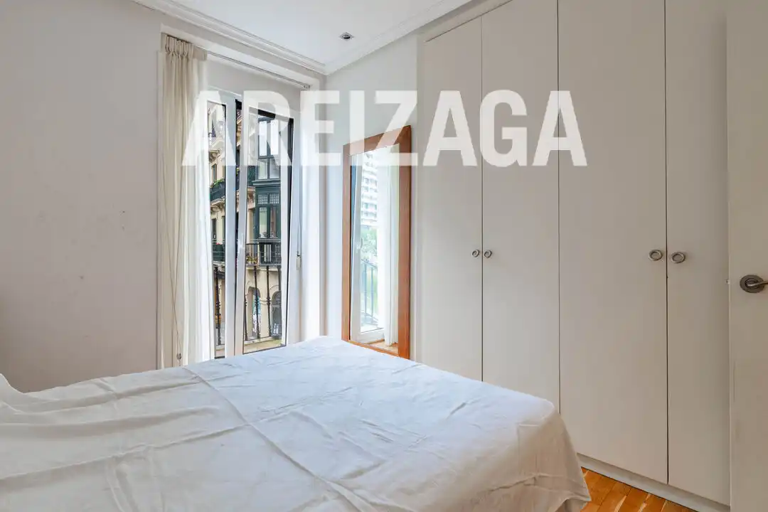 Habitación de Piso en venta en Donostia - San Sebastián  con Calefacción y Balcón
