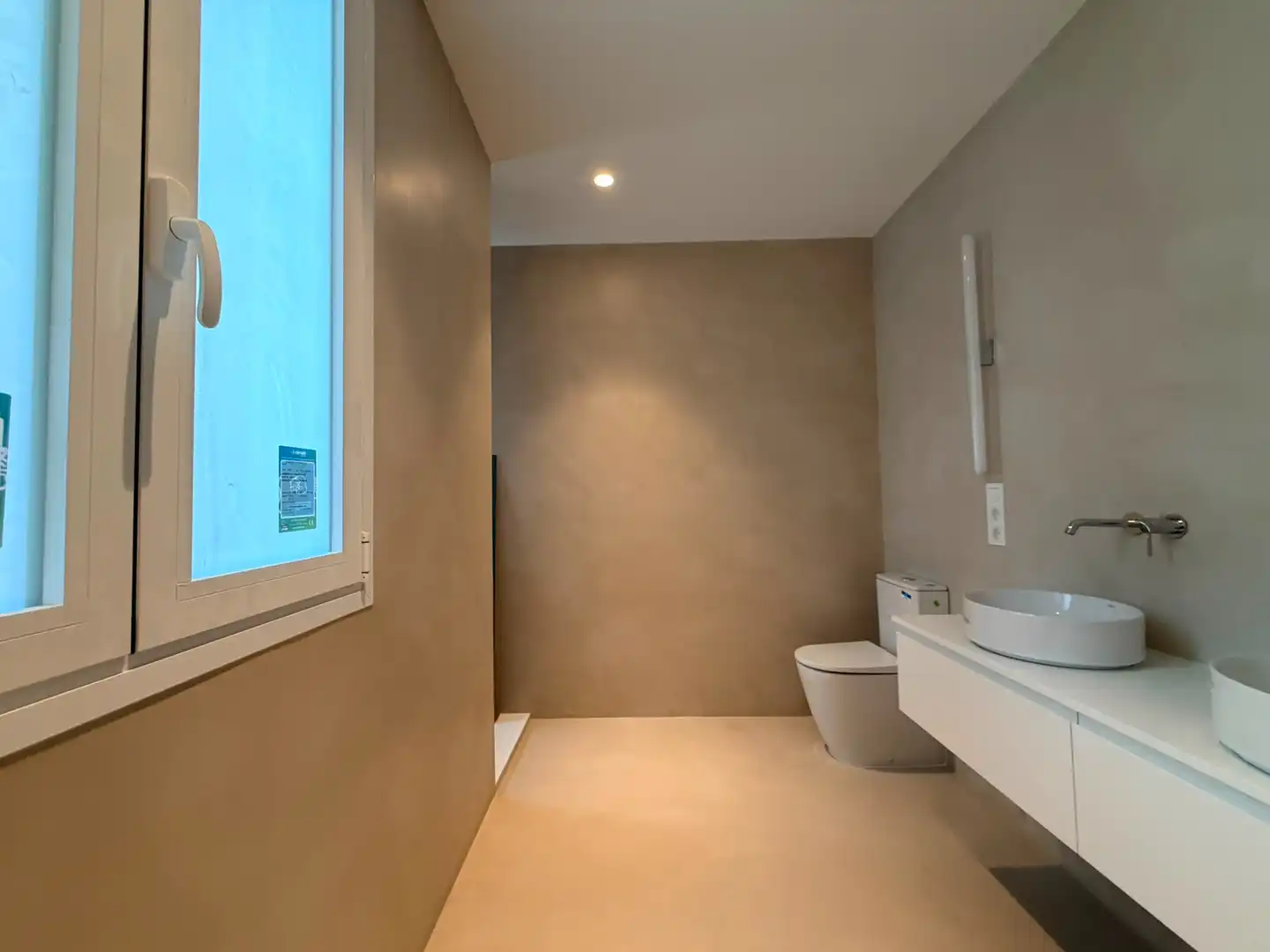 Bathroom of Flat for sale in Madrid  with Air Conditioner, Heating and Balcony