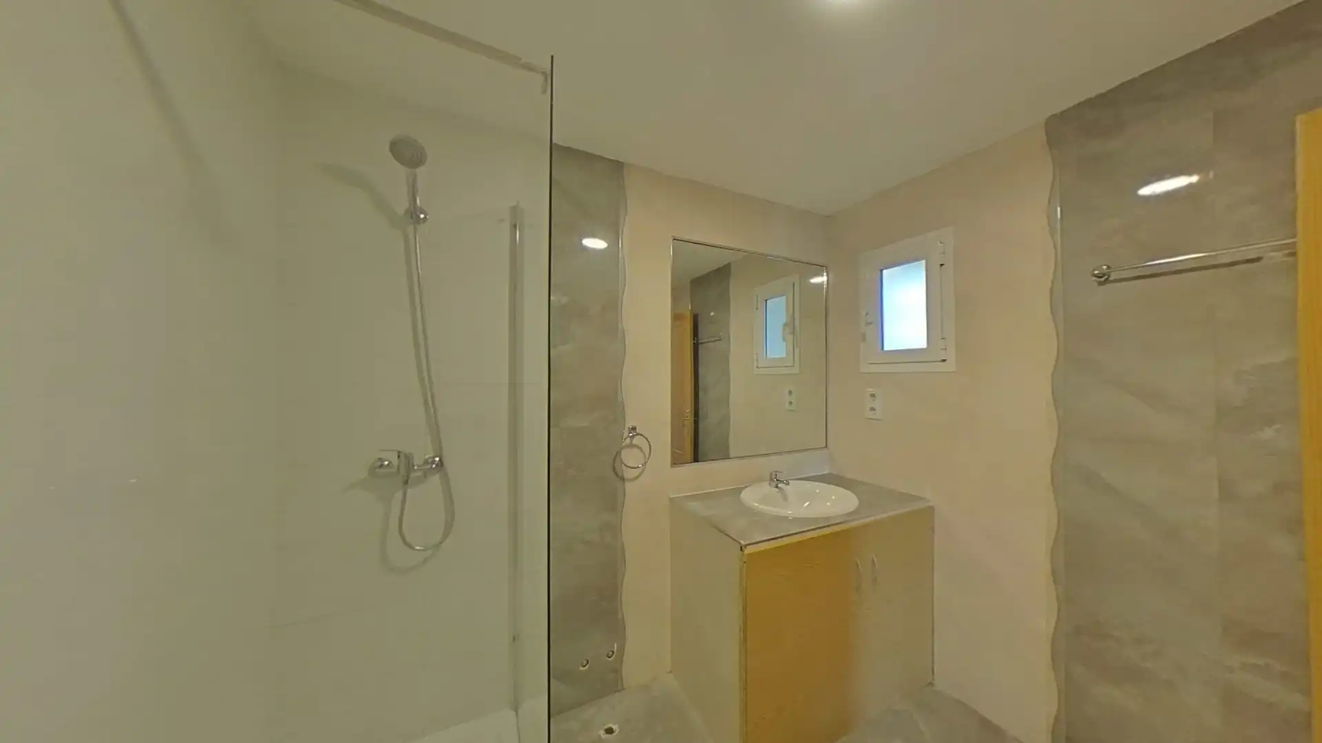 Bathroom of Ground floor for sale in Fuenlabrada