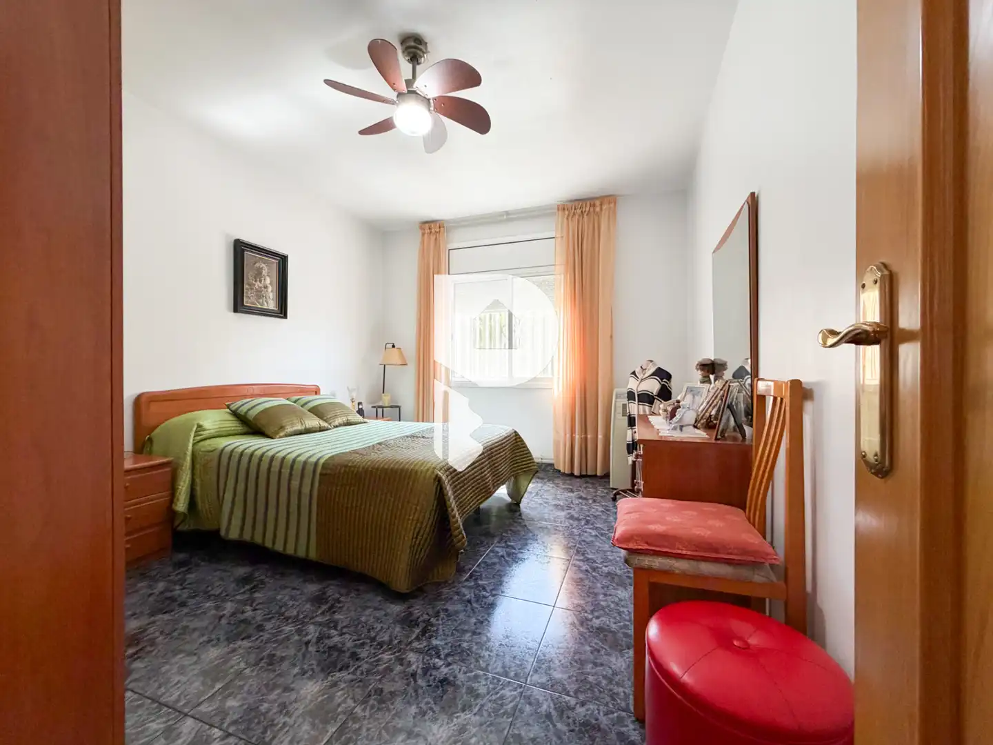 Schlafzimmer von Haus oder Chalet zum Verkauf in Sant Vicenç Dels Horts mit Klimaanlage, Heizung und Privatgarten